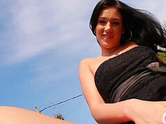 Μελαχροινή, Αυνανισμός, Παιχνίδια