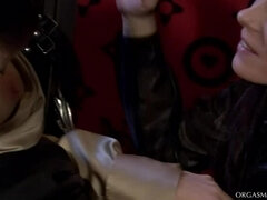 Černé, Oblečené, Fetiš, Líbání, Lesbické, Výprask, Nahé, Saténové