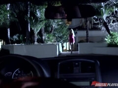 Blondine, Blasen, Auto, Aufs gesicht abspritzen, Frau frau mann, Im freien, Kurzes haar, Zug