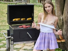 Soloing chick Maya Sinn shows off her nice pink hole on cam