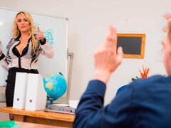 Cul, Gros cul, Sucer une bite, En levrette, Mère que j'aimerais baiser, Tatouage, Professeur, Nénés