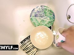 Grosse titten, Blasen, Geile alte tussi, Spermaladung, Kehlenfick, Milf, Schreiend, Stiefmutter