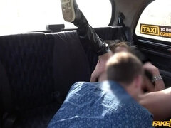 Avsugning, Bil, Doggystyle, Handjobb, Slick, Utomhus, Pov, Fitta
