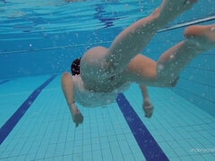 Brunette brune, Femelle, Fétiche, Piscine, Chatte, Russe, Adolescente, Nénés