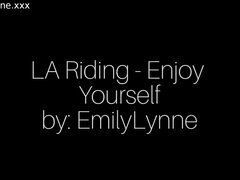 Grosser arsch, Grosse titten, Blasen, Braunhaarige, Dildo, Mutti, Natürlichen titten, Solo