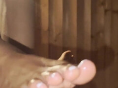 18, Amatéri, Brunetka, Nohy, Fetiš nôh, Footjob, Vychudnutá, Teenka