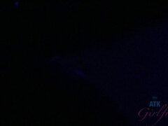 Bagno, Toccando, Fidanzata, Orgasmo, Piercing, Punto di vista pov, Pubblico, Bagnata