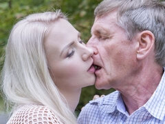 Popó, Szőke, Cumizás, Elkapott, Természetes mellek, Szabadban, Tini, Kukkoló