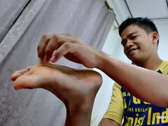 Ázijskej, Striekanie semena, Fetiš nôh, Footjob, Gay