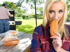Blondin, Avsugning, Doggystyle, Utomhus, Rakad, Strippning, Tonåring, Tuttar