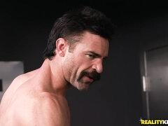 Amateur, Blonde, Brunette brune, Tromperie, En levrette, Femme dominatrice, Bâillonner, Léchez