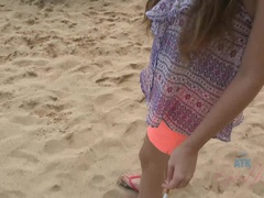 Grosse titten, Füsse, Freundin, Rasiert, Entkleiden, Tätowierung, Scherzbold, Titten