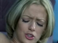 Anális szex, Szőke, Klasszikus, Ondó fröcskölés, Nyalás, Filigrán alkatú, Nuni, Tetkó