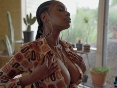 큰 엉덩이, 큰 가슴, 가슴이 큰, 에보니, 머리카락이 많은, 밀프, 혼자