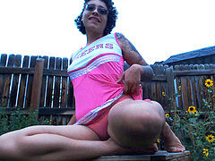 Cheerleader, All'aperto, Video di donne in gonna