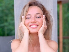 Жопа, Блондинки, Пальцем, Большие дырки, Мастурбация, Обнаженные, Молоденькие, Сиськи