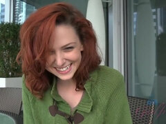 Enthousiasteling, Grote kont, Hardcore, Masturbatie, Kut duiken, Roodharige vrouw, Geschoren, Tiener