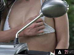 Seggről a szájra, Ondó fröcskölés, Mélytorok, Pénisz, Kutya póz, Ujjazás, Szabadban, Nuni