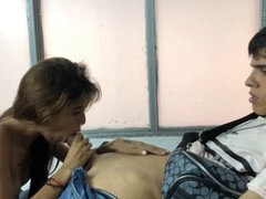 18 anni, Mamma che vorrei scoparmi, Ragazza