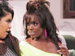 Velika rit, Prstni, Poljubljanje, Lizanje, Spodnje perilo, Muco, Obrito, Koščena