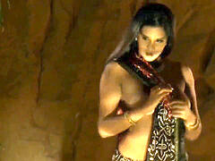 Indan babe Dancer Is So Exotic