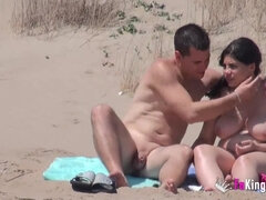 Leie, Strand, Grosse titten, Bikini, Blasen, Pummelig, Öffentlich, Spanisch