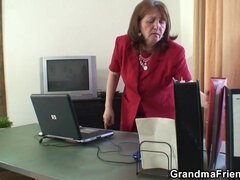 Leie, Grosse titten, Blasen, Vollbusig, Behaart, Hd, Büro, Rotschopf