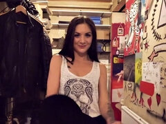 Coulisses, Brunette brune, Lingerie, De plein air, Collant, Chatte, Tatouage, Plan cul à trois