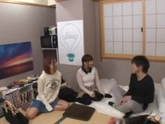 Aasialainen, Isot tissit, Teini, Kolmen kimppa, Tissit