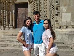 Velika rit, Velike joške, Moški z dvema ženskama, Latinka, Prvoosebno snemanje seksa, Koščena, Najstnice, Trojček