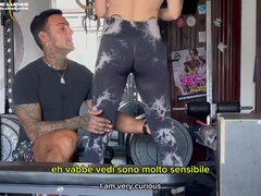 Kuřba, Brunetka, Dávení penisem, Péro, Výprask, Pička, Drsné akce, Tetování