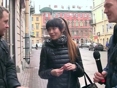 Kukk suging, Brunette, Søt, Ansiktssperm, Penger, Sko, Trekant