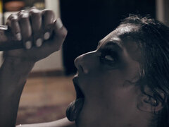 18 ans, Sucer une bite, Brunette brune, Poilue, Cuisine, Léchez, Seins naturels, Adolescente