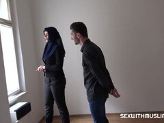 Rich muslim lady Nikky Dream wants to buy apartments in Prague