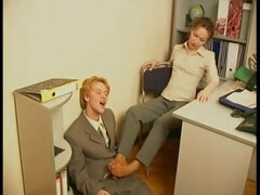 Blondinka, Par, Stopala, Footjob, Zrela, Milf, Pisarna, Rusinja