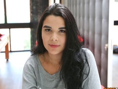 Cul, Sucer une bite, Brunette brune, En levrette, Seins naturels, Dénudage, Tatouage, Adolescente