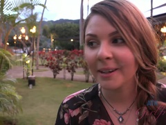 Sucer une bite, Brunette brune, Éjaculation interne, Branlette thaïlandaise, Poilue, Pov, Chatte, Nénés