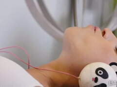 커플, 음경, 도기스타일, 유럽인, 부엌, 자연의 가슴, 짧은 머리, 문신