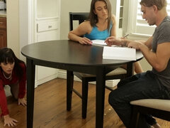 도기스타일, 머리카락이 많은, 핸드잡, 밀프, 자연의 가슴, 팬티들, 스타킹, 젖가슴