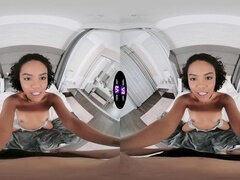 Selva Lapiedra gets drilled at the doorway - TmwVRnet exclusive!