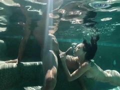 Stor kuk, Avsugning, Doggystyle, Mellanrasig, Naturliga tuttar, Mager, Tatuering, Tuttar