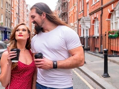 Hundestellung, Handjob, Küssen, Lecken, Milf, Muschi, Rasiert, Tätowierung