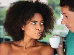 Grosse bite, Gros seins, Sucer une bite, Brunette brune, En levrette, Noir ébène, Chatte, Adolescente