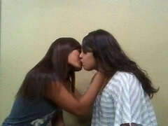 Amatør, Kyssing, Lesbisk