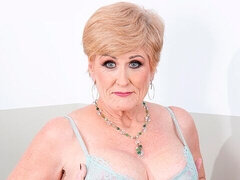 Anális szex, Hatalmas hátsó, Monumentális dákó, Szőke, Cumizás, Érett koros, Nézőpont, Rövid haj