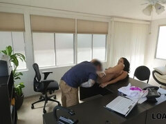 LOAN4K. S��e Sache Abby hat Sex mit Fremden, um das n�tige Geld