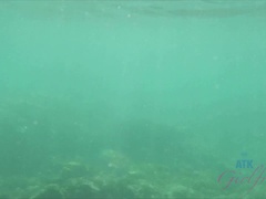 Amatör, Brunett, Blottande, Flickvän, Olja, Utomhus, Pov, Tuttar