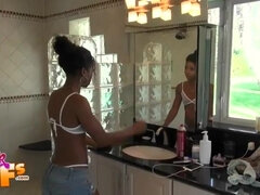 Amateur, Gros cul, Brunette brune, Grosse, Petite femme, Douche, Maigrichonne, Nénés