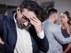 Μεγάλος κώλος, Μεγάλα βυζιά, Ξανθιά, Σε στάση σκύλου στα τέσσερα, Σκληρό, Ώριμη γυναίκα, Άντρας άντρας γυναίκα, Τρίο