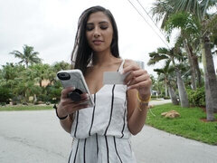 Brunette brune, En levrette, Branlette thaïlandaise, Fille latino, Pov, Rasée, Dénudage, Adolescente